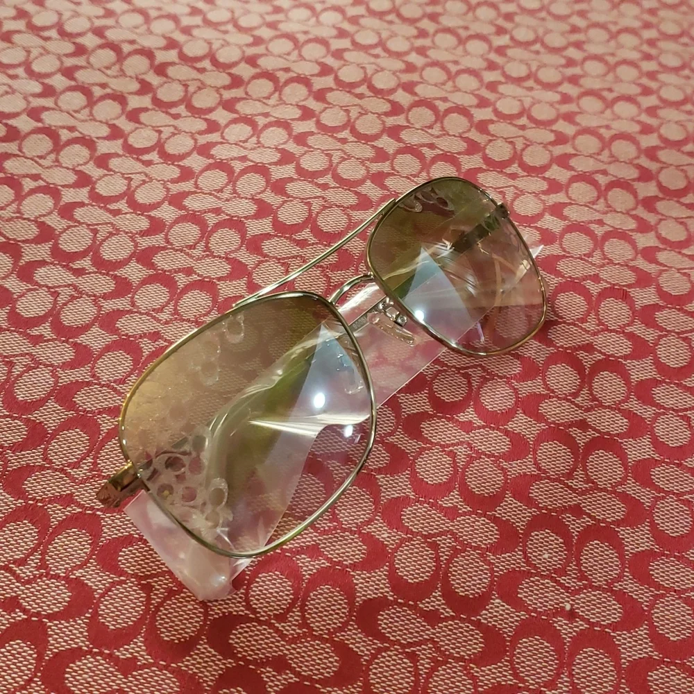 Signature Front Sunglasses - Picture 3 of 12